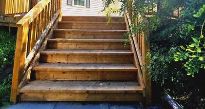 Beautiful LOFT SUIT, Private Guest House located in Hamlet of Mirror.