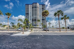 Exterior - Spacious, Bright, and Airy,  2 bed, 2 bath, with views of the Gulf and the Bay! (Fort Myers Beach)