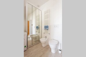 apartman, kilátással a városra | Fürdőszoba