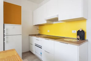 Apartment, City View | Private kitchen