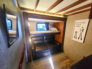 1 bedroom - Deluxe RV Rental - The Eagle (Sleeps 6) - Stay in Style at the Gateway to Olympic National Park (Port Angeles)