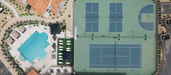 3BR Retreat | Sleeps 10 | Steps to TPC