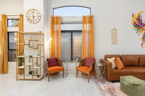 Smart TV - BRAND NEW - Unbeatable Location & Amenities! Check this out: (Phoenix)