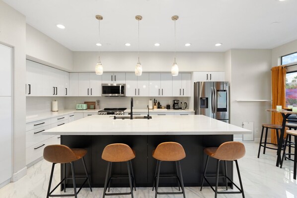 Private kitchen - BRAND NEW - Unbeatable Location & Amenities! Check this out: (Phoenix)