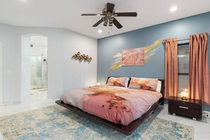 4 bedrooms, WiFi, bed sheets, wheelchair access - BRAND NEW - Unbeatable Location & Amenities! Check this out: (Phoenix)