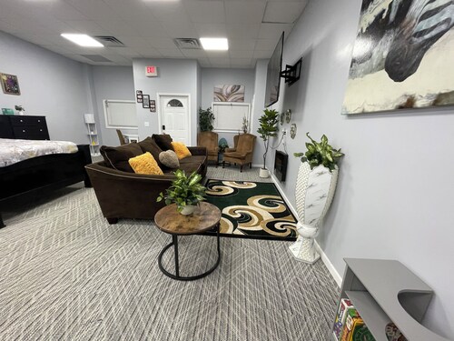 Tranquil 1-bedroom apartment Downtown City Living