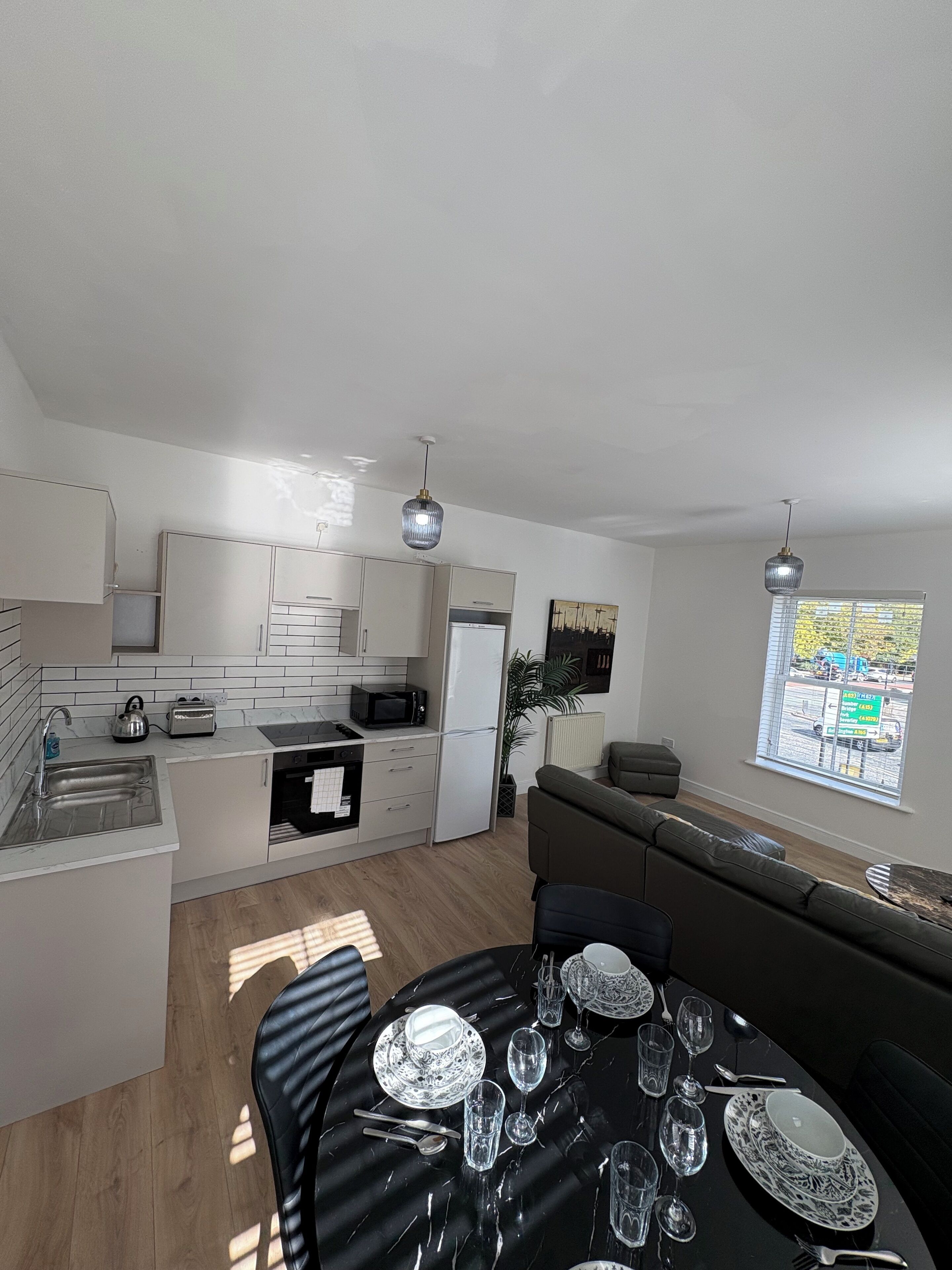 Appartamento Comfort, vista città | Cucina privata | Frigorifero con congelatore, microonde, forno, piano cottura