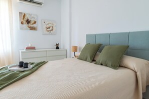 1 makuuhuone, silitysrauta/-lauta, internet, vuodevaatteet