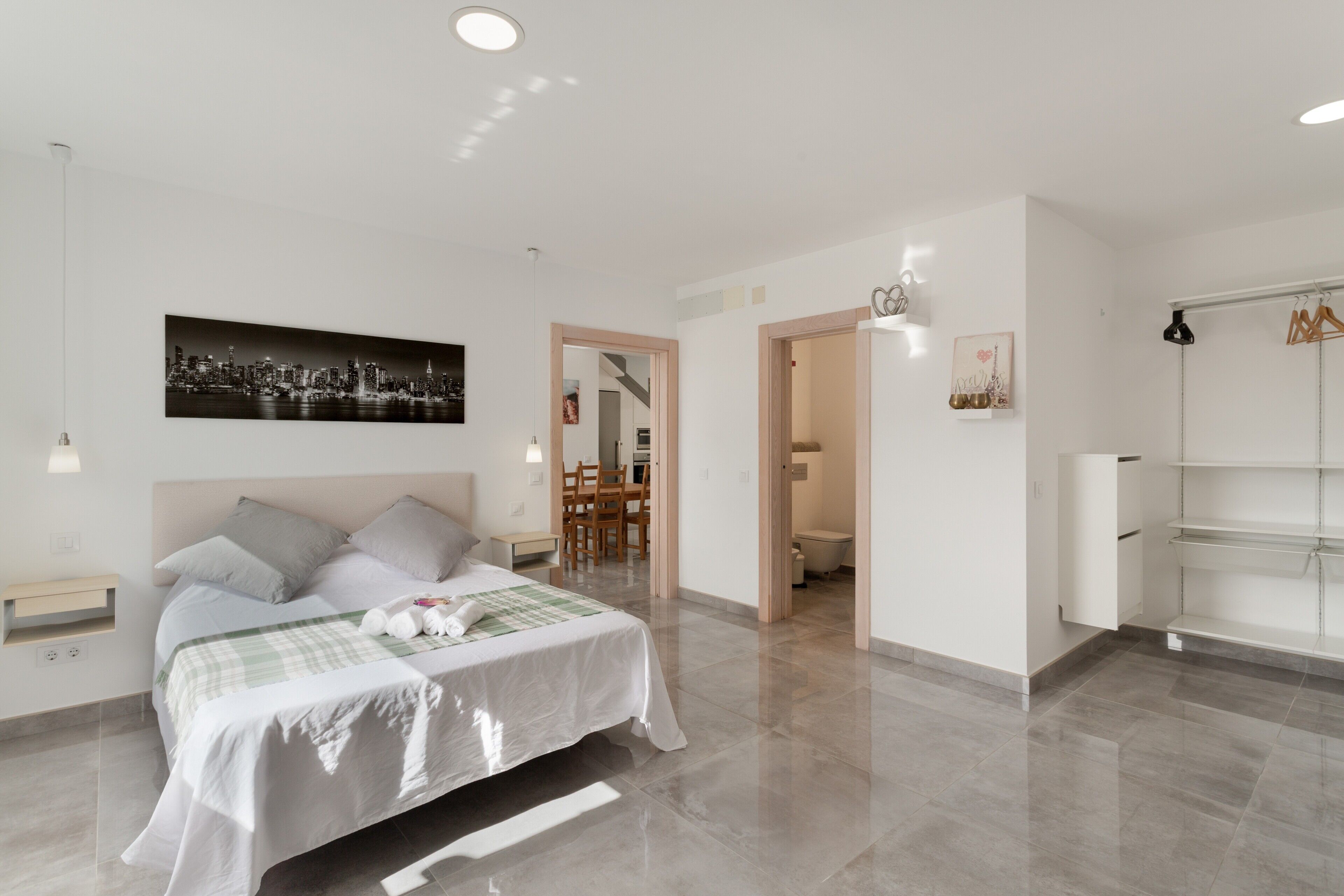 2 dormitoris, planxa i posts de planxar, wifi i roba de llit 