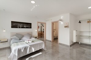 2 quartos, ferros/tábuas de passar roupa, Wi-Fi, roupa de cama