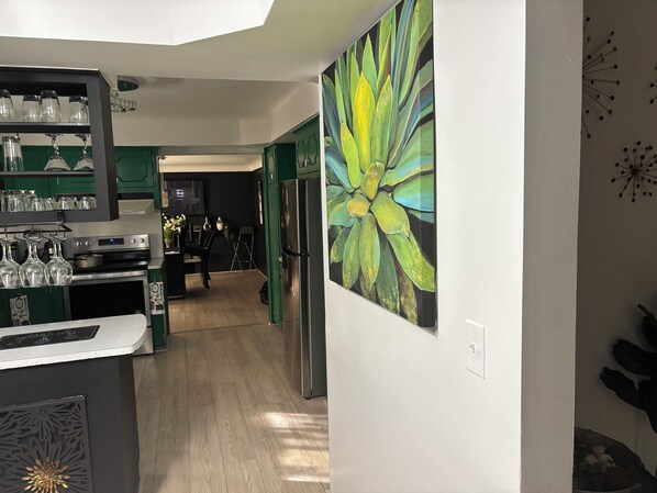 Refrigerador, microondas, horno y parrilla de estufa 