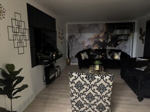 Smart TV, chimenea, videojuegos y estéreo 