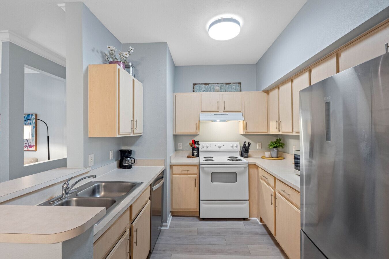 冰箱、微波炉、烤箱、炉灶