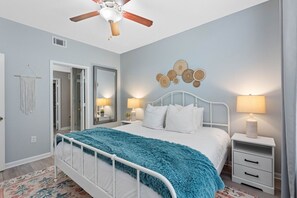 1 bedroom, desk, iron/ironing board, WiFi