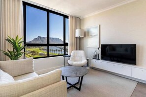 Apartment, 1 Queen Bed, Kitchen, Mountain View (Walborough ) | Living area | 42-inch flat-screen TV with digital channels - Modern 1 bed Table Mountain View Hideaway (Cape Town)
