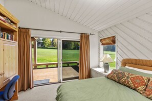 3 bedrooms, desk, iron/ironing board, WiFi