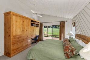 3 bedrooms, desk, iron/ironing board, WiFi