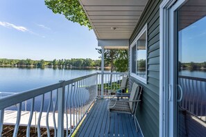 Property grounds - Gorgeous Round Lake 4 Season Waterfront Lake House (Killaloe)