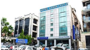 A building with a sign reading "HOTEL AARON CASTLE". - Aaron Residency  (New Delhi)