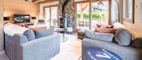 Smart TV y chimenea