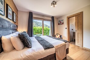 5 habitaciones, tabla de planchar con plancha, wifi y ropa de cama