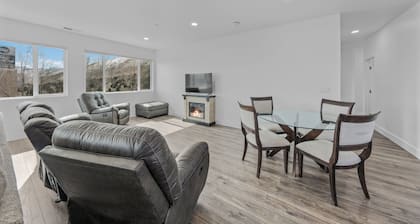 Brand-new 4-bed, 2-bath suite with stunning lake views.