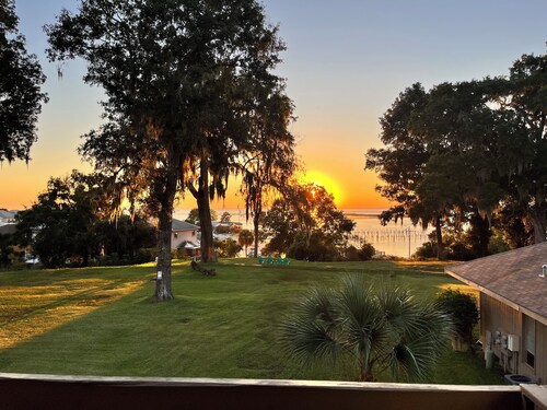 Color Me Crazy Eclectic Studio with Bay Views!