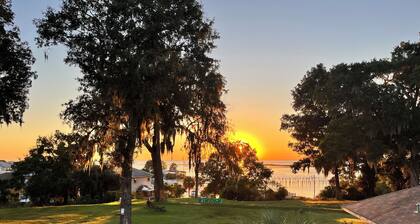 Color Me Crazy Eclectic Studio with Bay Views!