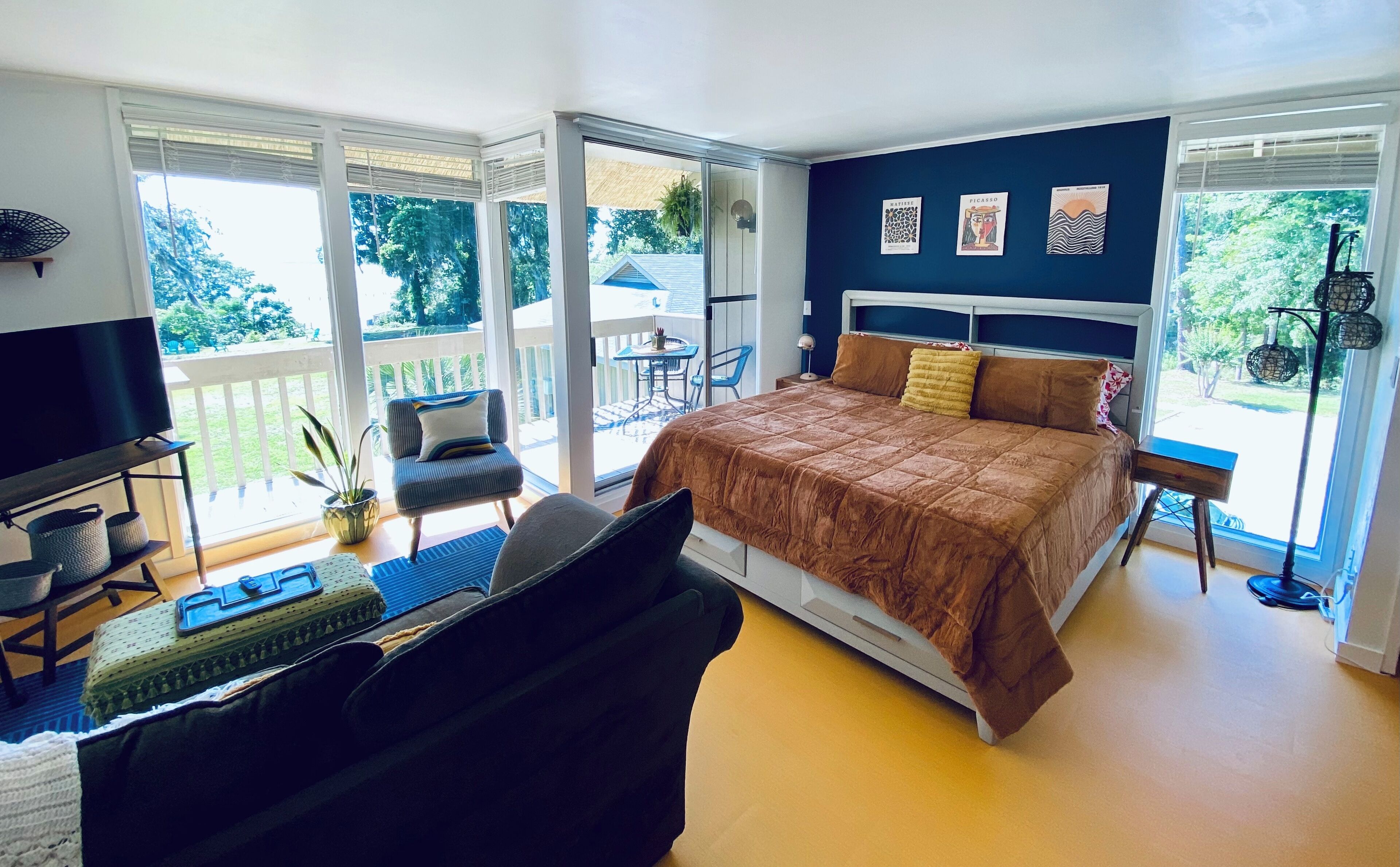 1 bedroom, desk, iron/ironing board, WiFi