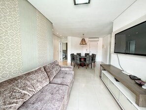 Living area - 575- 70 METERS FROM THE SEA 3 BEDROOMS 8 PEOPLE (Bombinhas)