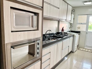 Private kitchen - 575- 70 METERS FROM THE SEA 3 BEDROOMS 8 PEOPLE (Bombinhas)