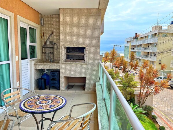 Outdoor dining - 575- 70 METERS FROM THE SEA 3 BEDROOMS 8 PEOPLE (Bombinhas)