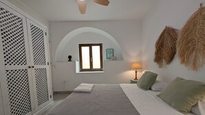 Unclassified image, 2 of 30, button - 350 - Livingtariff Karma (Tarifa)