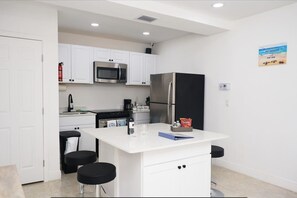 Private kitchen - Modern 1 bedroom w/ 2 beds sleeps 5 beach access! (Daytona Beach)