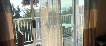 Great Sunrise/Sunsets!  peaceful, comfy,  Come enjoy this awesome view!