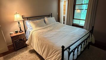 2 habitaciones, escritorio, tabla de planchar con plancha y wifi gratis