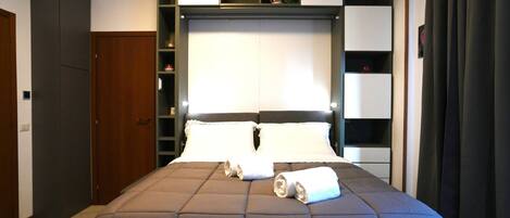 1 bedroom, iron/ironing board, free WiFi, bed sheets