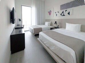 3 bedrooms, travel cot, WiFi, bed sheets - Corner Escape | Steps to the Beach | Sunset Views (Hollywood)