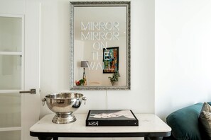 3 bedrooms, Internet - Lords Living -3 bed in Regents Park With Terrace (London)