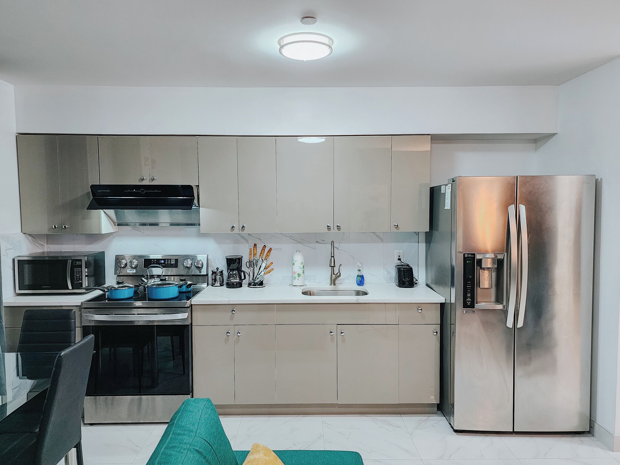 冰箱、微波炉、烤箱、炉灶