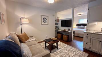 1 slaapkamer, een strijkplank/strijkijzer, wifi, beddengoed