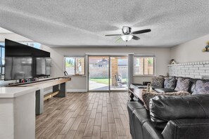 تلفزيون ذكي، ألعاب فيديو، تنس طاولة