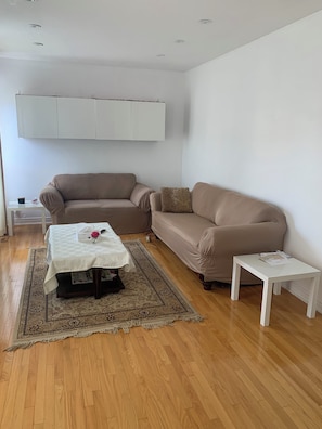 Superior Room, Garden View | Living area