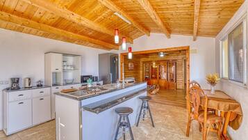 Frigorífic, microones, forn i placa de cuina