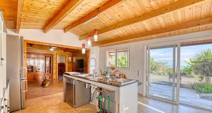 Holiday Home 'Finca La Charquita' with Sea View, Private Terrace and Wi-Fi