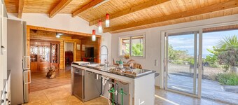 Holiday Home 'Finca La Charquita' with Sea View, Private Terrace and Wi-Fi