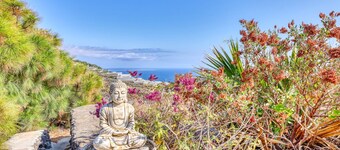 Holiday Home 'Finca La Charquita' with Sea View, Private Terrace and Wi-Fi