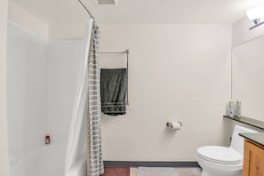 Toallas, jabón, papel de baño 