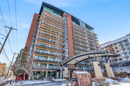 Downtown fully furnished 2 bedroom retreat