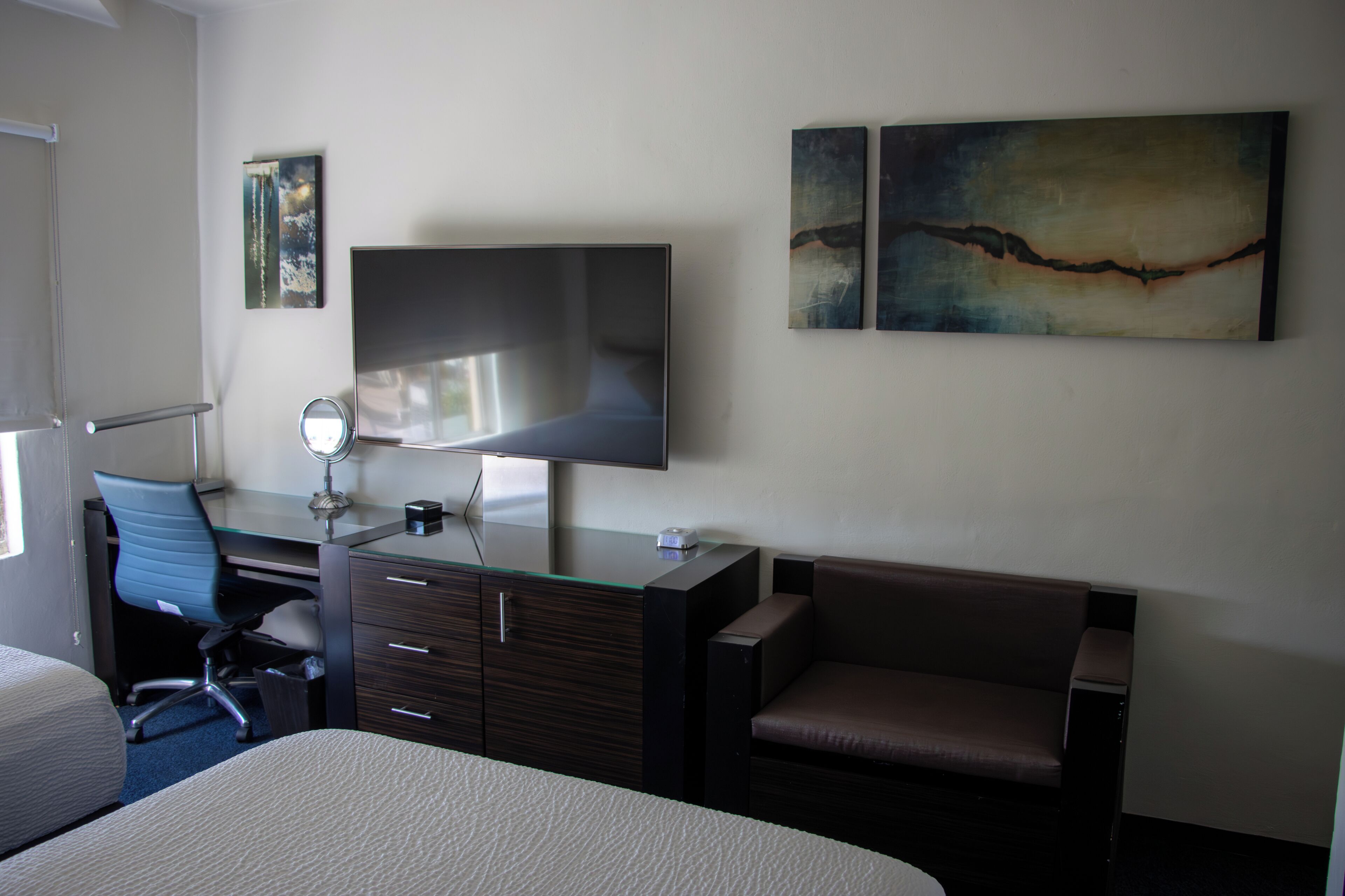 Cortinas blackout, tabla de planchar con plancha y wifi gratis 